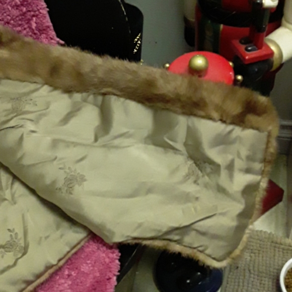 Emba pastel natural brown mink cape - Picture 11 of 14